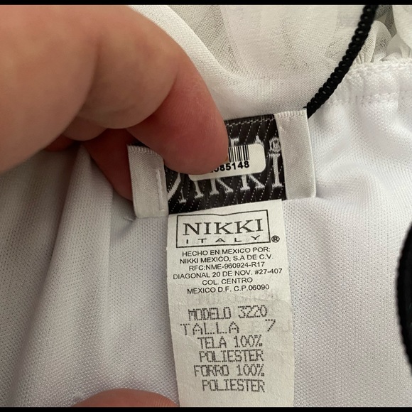 Nikki Italy women's white Sleeveless blouse, size 7(M) Crinkle Ruffles boho - Picture 9 of 15